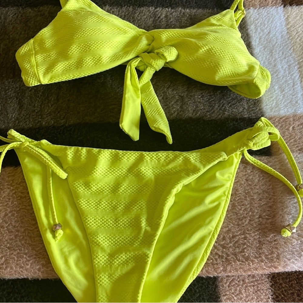 Becca Prima twist front yellow two piece bikini swimsuit size 6 small S